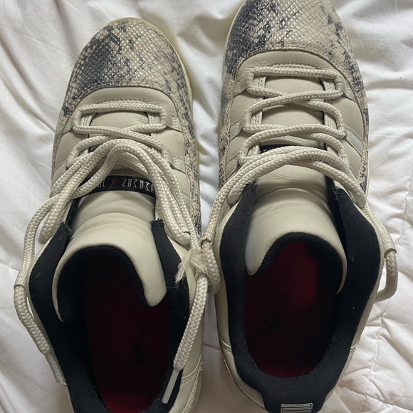 Jordan 11 Retro Low Snake Light Bone Men's - CD6846-002 - US - Picture 3 of 6